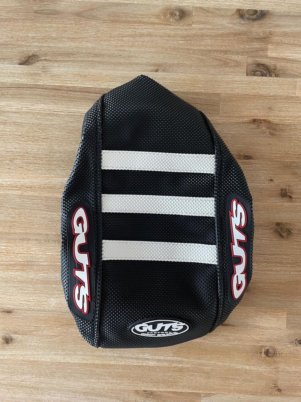 Sur-Ron Tutti i ricambio per moto: Guts Sitzbankbezug Surron Light Bee – Nuovo (secondo la descrizione) da Uster venduto da capmar