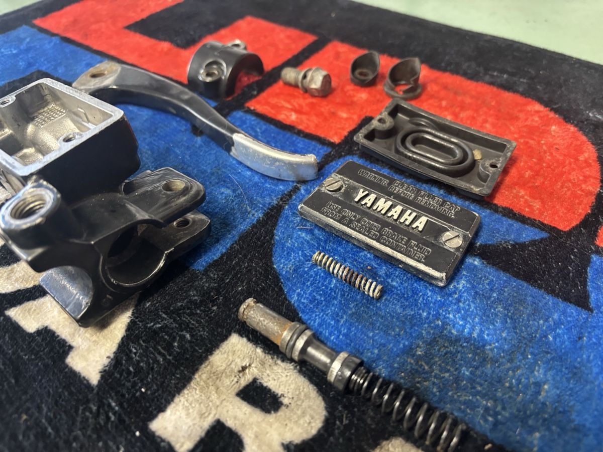 Yamaha Tutti i ricambio per moto: Yamaha XT 600 maître cylindre de frein – Difettoso da Mézières VD venduto da P-M-C 4