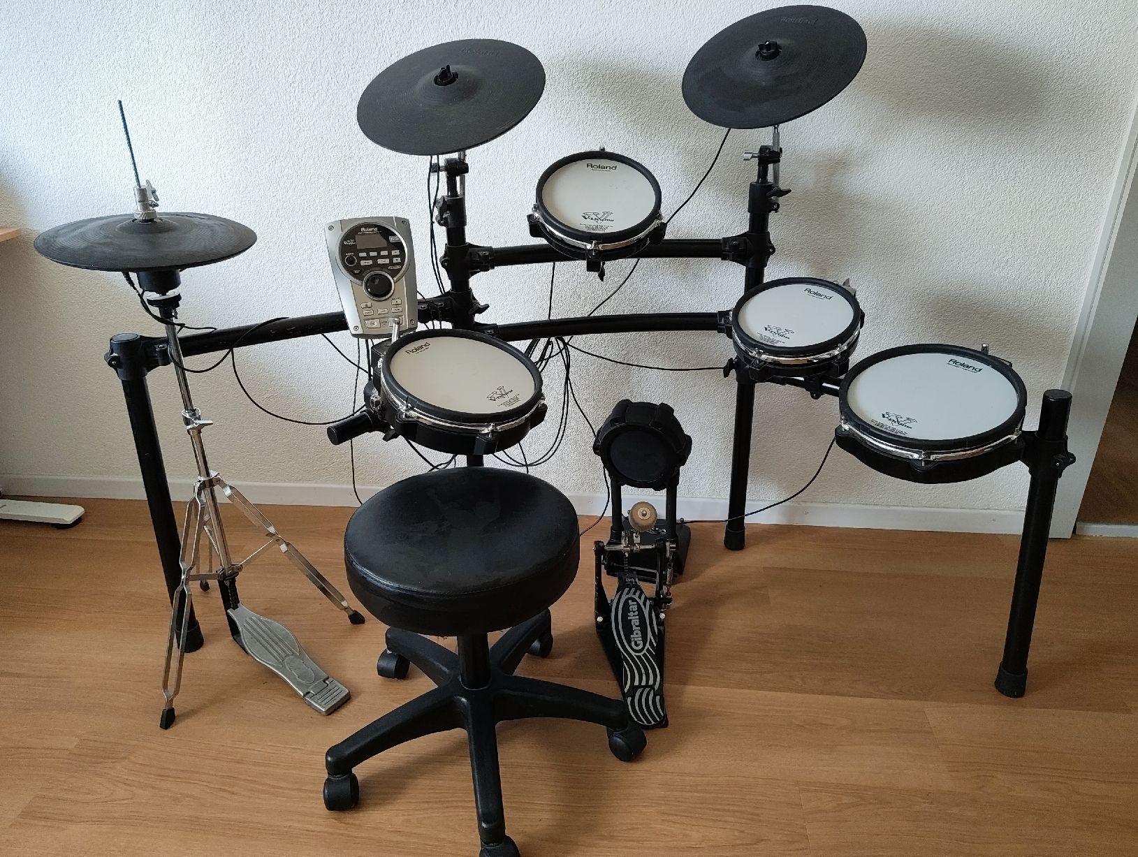 Roland Musikinstrumente: Roland V-Drums TD-11 Electronic Drum Kit with Stool – Gebraucht aus Kreuzlingen von fix_wx75