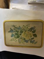 Vintage Blechdose mit Rosenmotiv - ideal zum Sammeln!