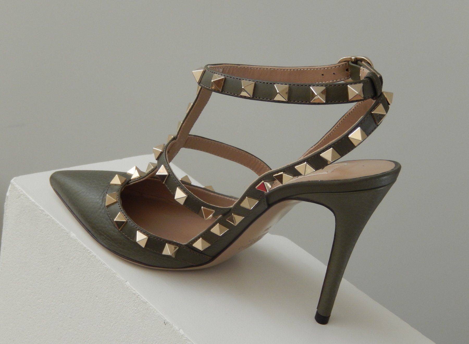 Valentino Scarpe da donna: Orig. VALENTINO Rockstud Pumps Gr. 36 kh – Usato da Tuggen venduto da vivira 1