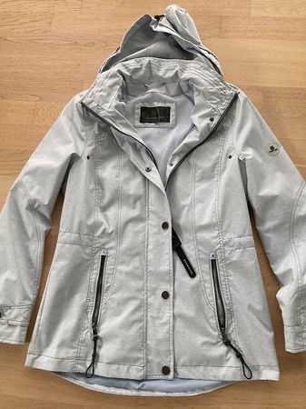 fabrikneue, ungetragene Barbara Lebek Regenjacke
