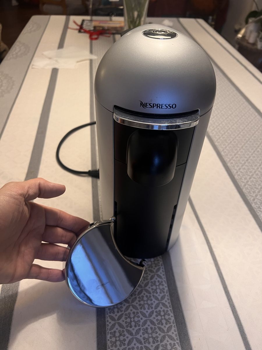 Nespresso Kaffeemaschinen & Espressomaschinen: NESPRESSO Macchina da caffè VERTUO PLUS, usata poco – Gebraucht aus Paradiso von dce_29dc 2