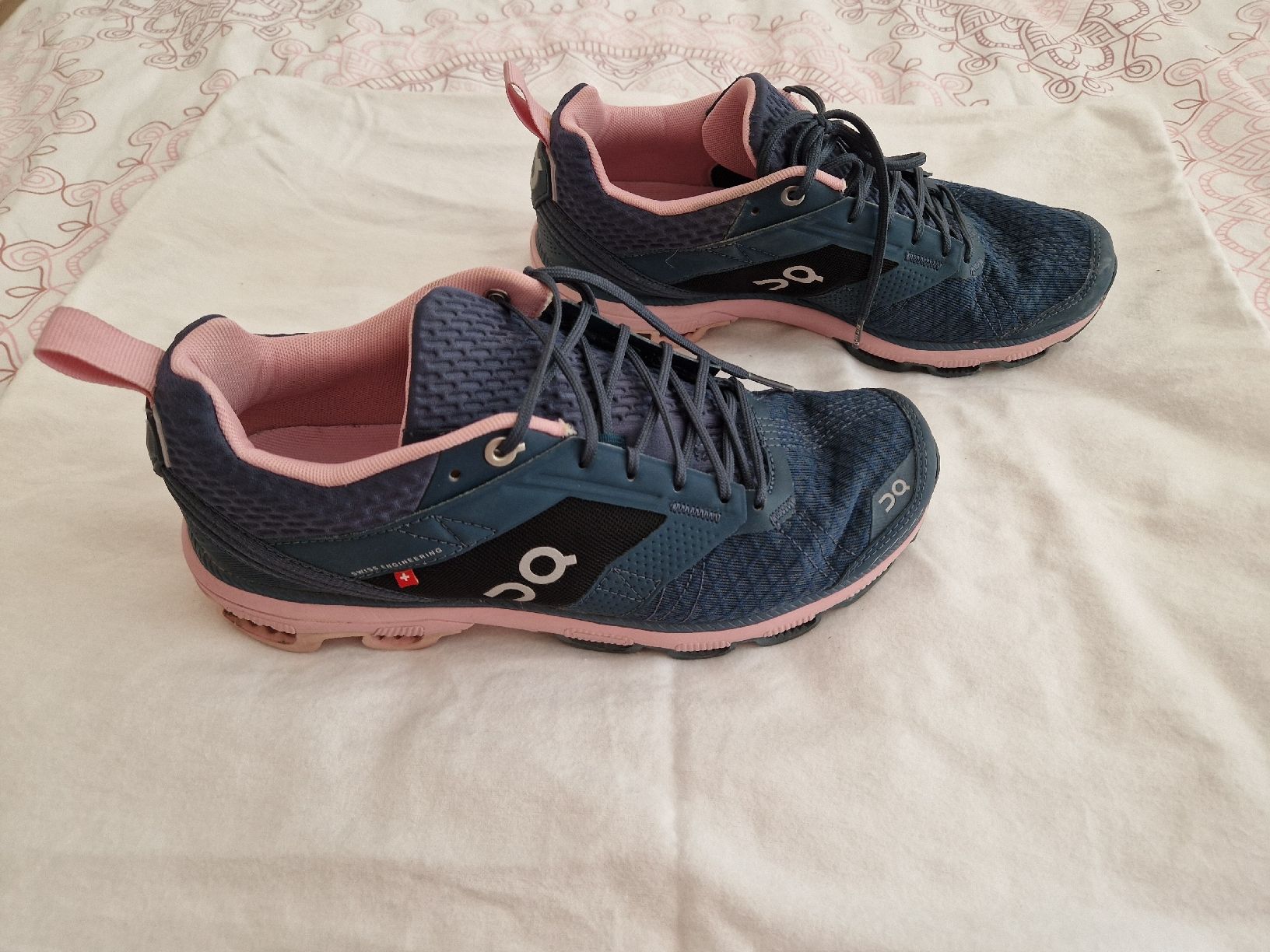 On Scarpe da donna: ON Laufschuhe 39 marin/rosa – Usato da Zürich venduto da Mani56 1