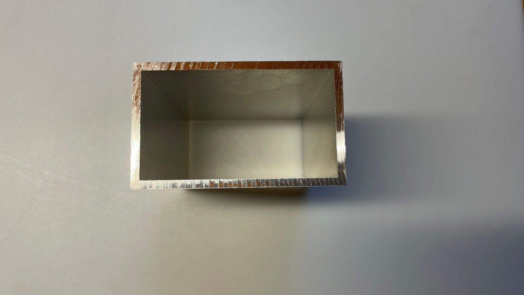 Profilati: Aluminium 4-Kant Rohr – Nuovo (secondo la descrizione) da Glattfelden venduto da cybermaxx 1