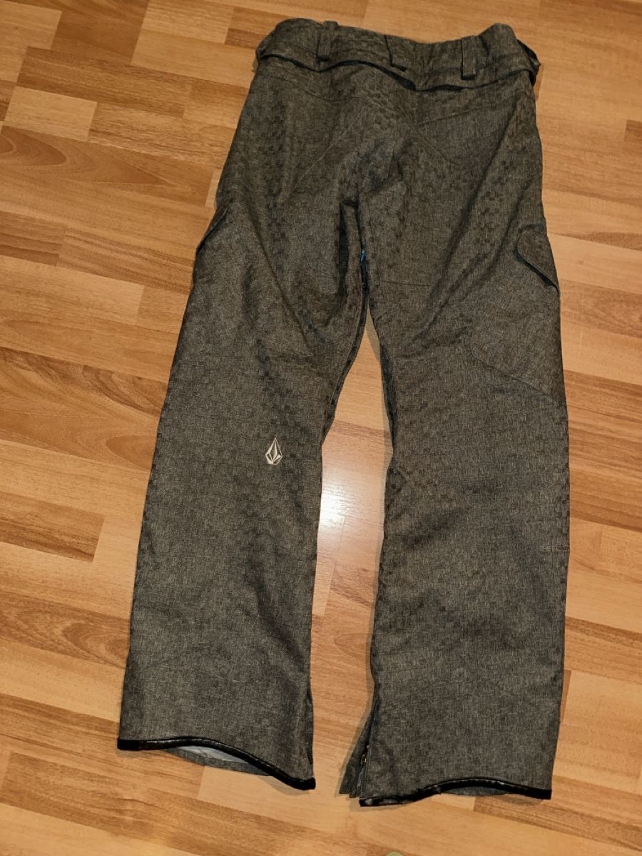 Volcom Hosen: Volcom Snowboardhose Damen XS grau Nimbus – Gebraucht aus St. Gallen von mai_gd7k 1