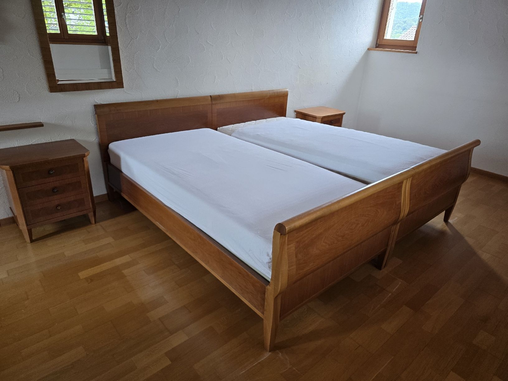 Letti: Doppelbett 180x200 + 2 Nachttische + Spiegel – Usato da Würenlos venduto da Lea.Maria.Hotz