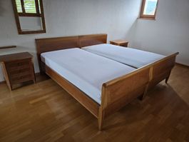Doppelbett 180x200 + 2 Nachttische + Spiegel