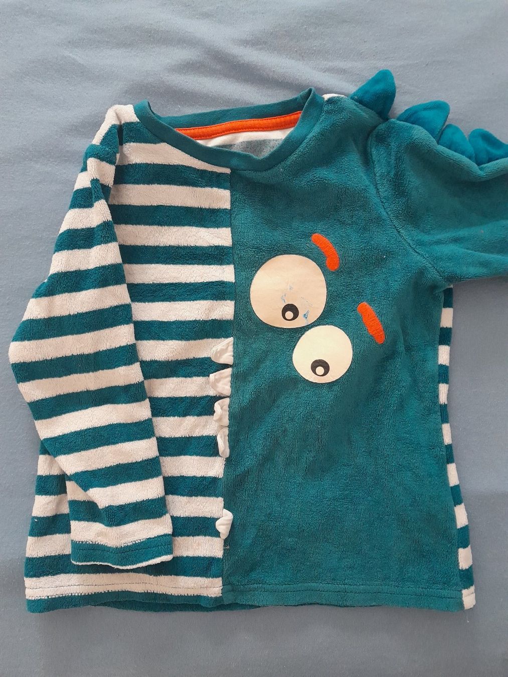 Maglioni & Felpe: Pullover Grösse 98 mit fluoreszierenden Augen – Usato da Worb venduto da Osterthal