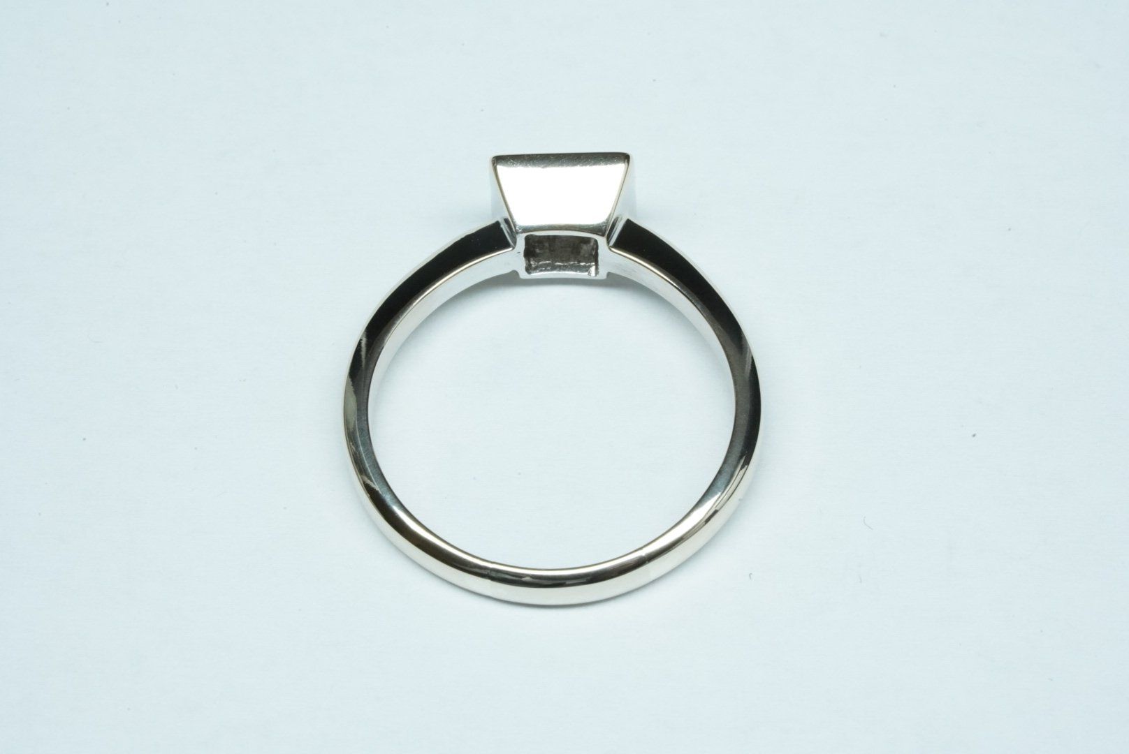 Ringe: Fingerring Weissgold 18k mit Diamanten – Gebraucht aus Bülach von Re-Jewelled 3