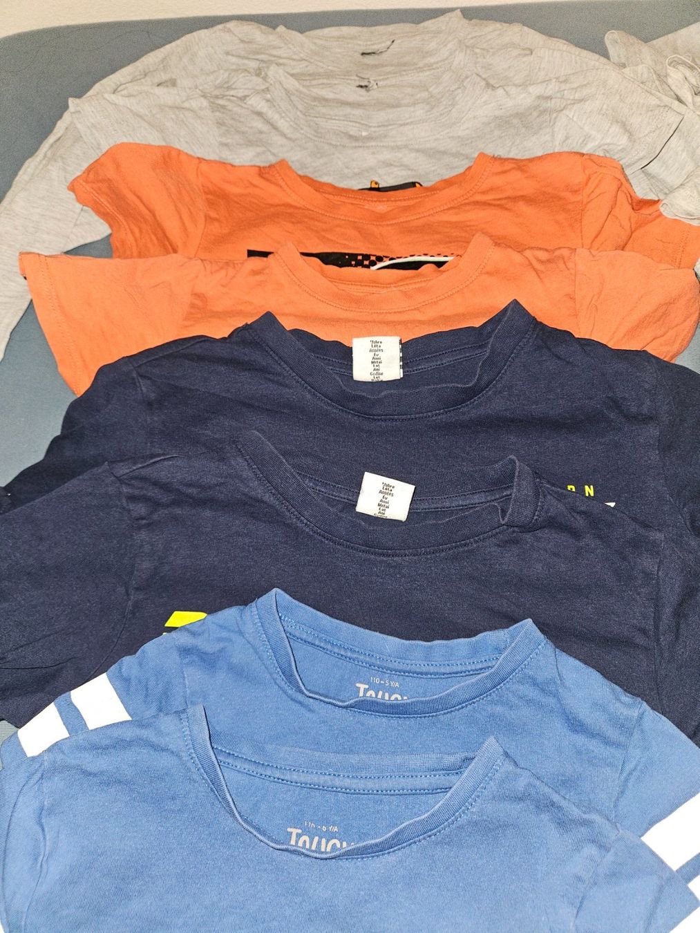 Lotti & Set di vestiti: Kleiderpaket, Jungs, Gr. 104 bis 128 – Usato da Sennhof (Winterthur) venduto da HG2019 2