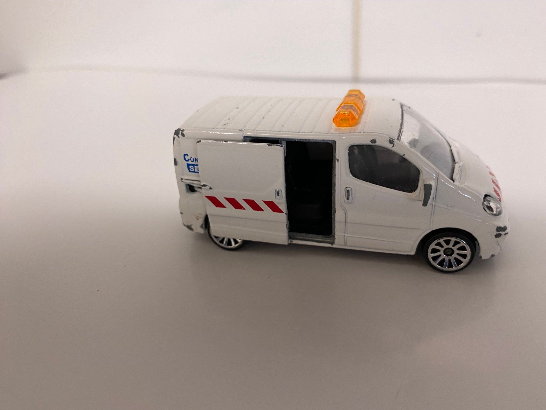 Majorette Modellini d'auto: Renault Trafic majorette Construction Service 1-64  209 – Usato da Kerzers venduto da tisyayasuBE 1