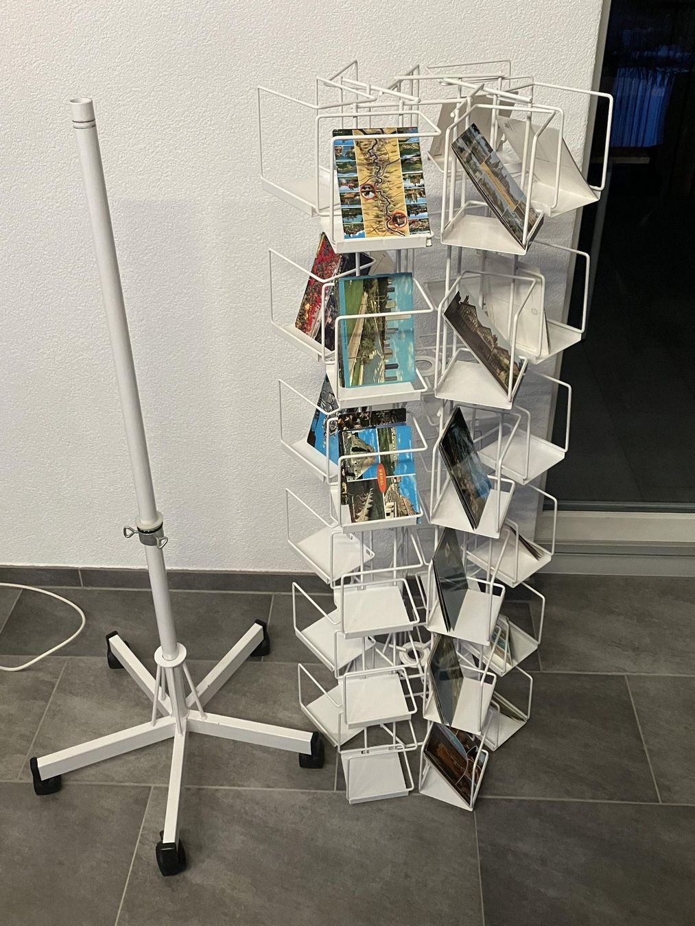 Ladenausstattungen & Messebau: Riesiger  Metall Postkartenständer – Gebraucht aus Bichelsee von Gloeckner 2