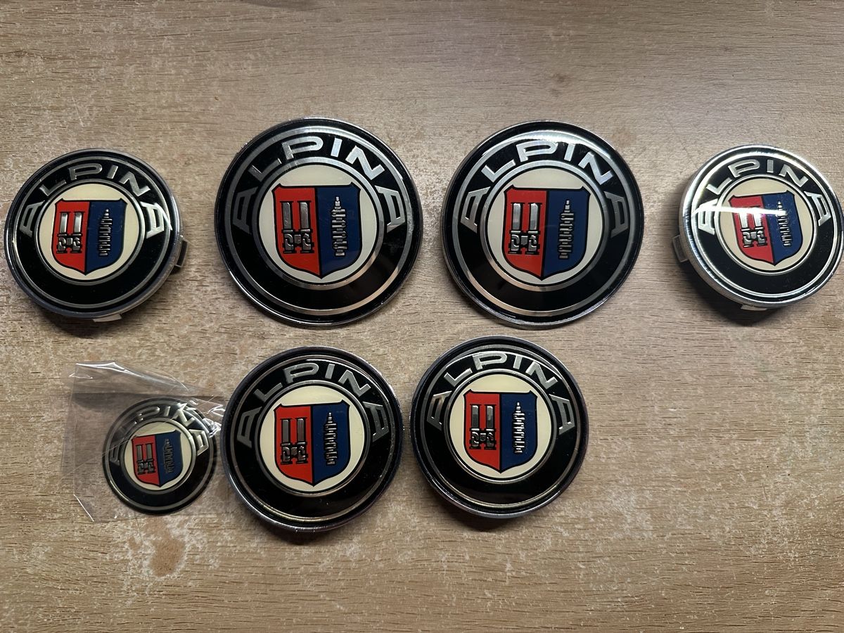 BMW Tutti pezzi di ricambio auto: BMW Alpina Emblem Set – Nuovo (secondo la descrizione) da Sargans venduto da Real1394