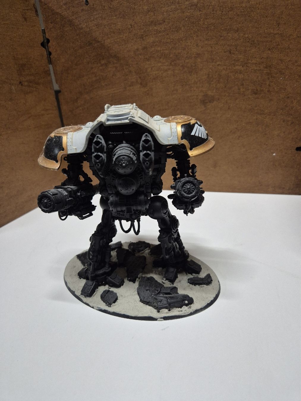 Spielzeuge: Warhammer 40k Imperial Knight teilweise bemalt – Gebraucht aus Bischofszell von Ionspeaker 1