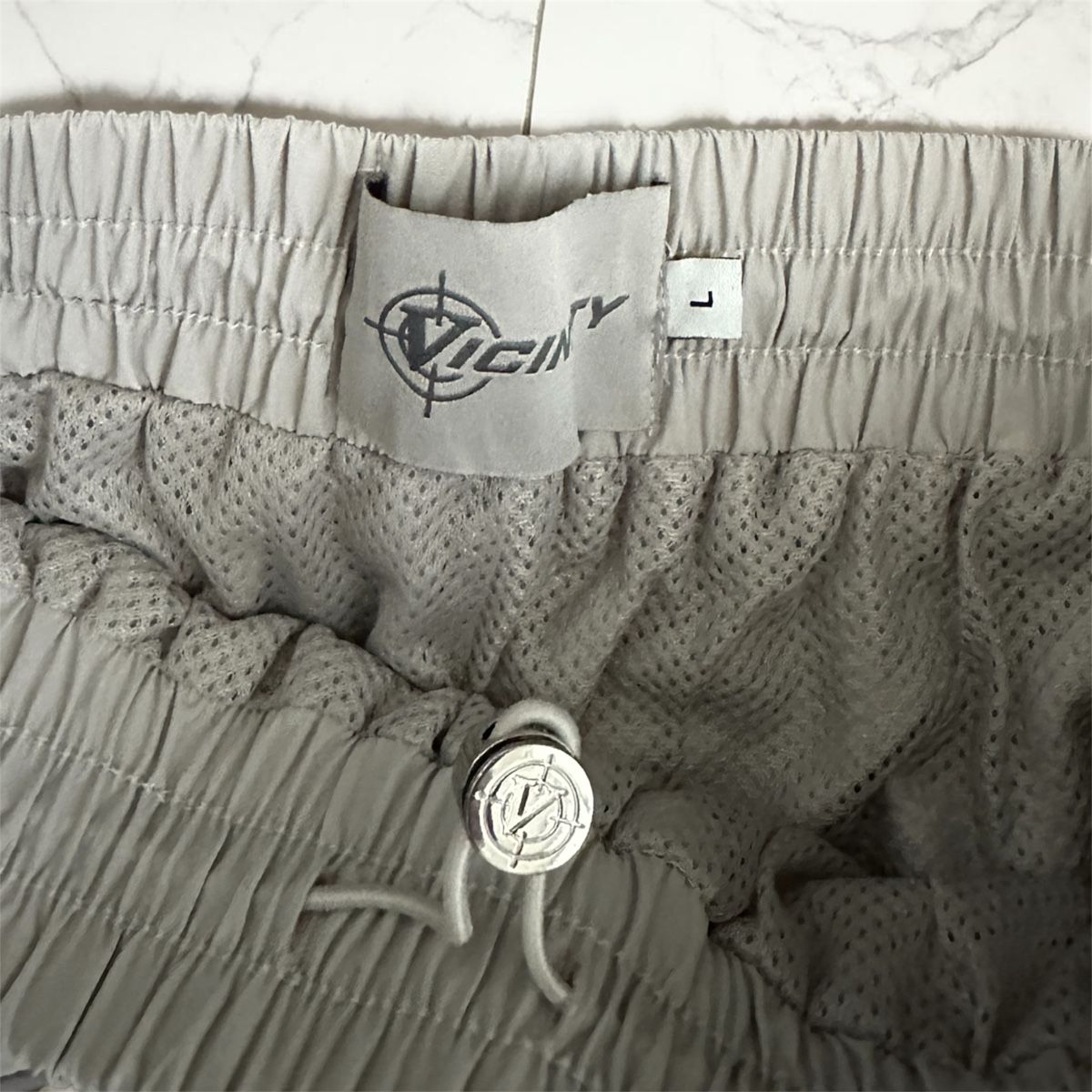Pantaloni: Vicinity Trainingshose Grau, Grösse L – Nuovo (secondo la descrizione) da Frenkendorf venduto da a_1999 3