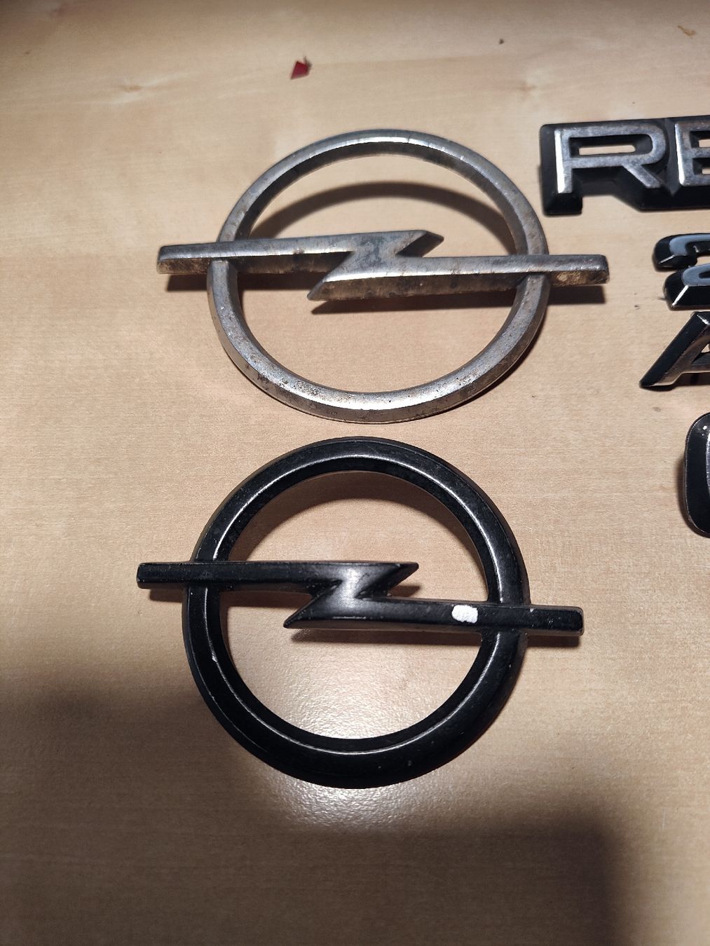 Opel Alle Autoersatzteile: Opel Original Emblem, Schriftzüge  – Gebraucht aus Bürglen TG von  1