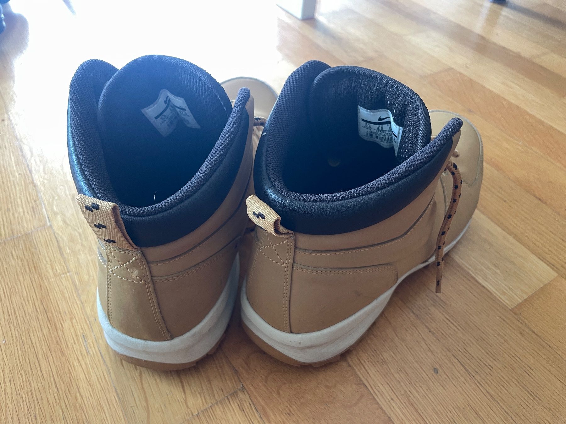 Nike Scarpe da uomo: Nike Manoa -- Taille 43 - Excellent état – Usato da La Tour-de-Trême venduto da Expresso-Racer 2