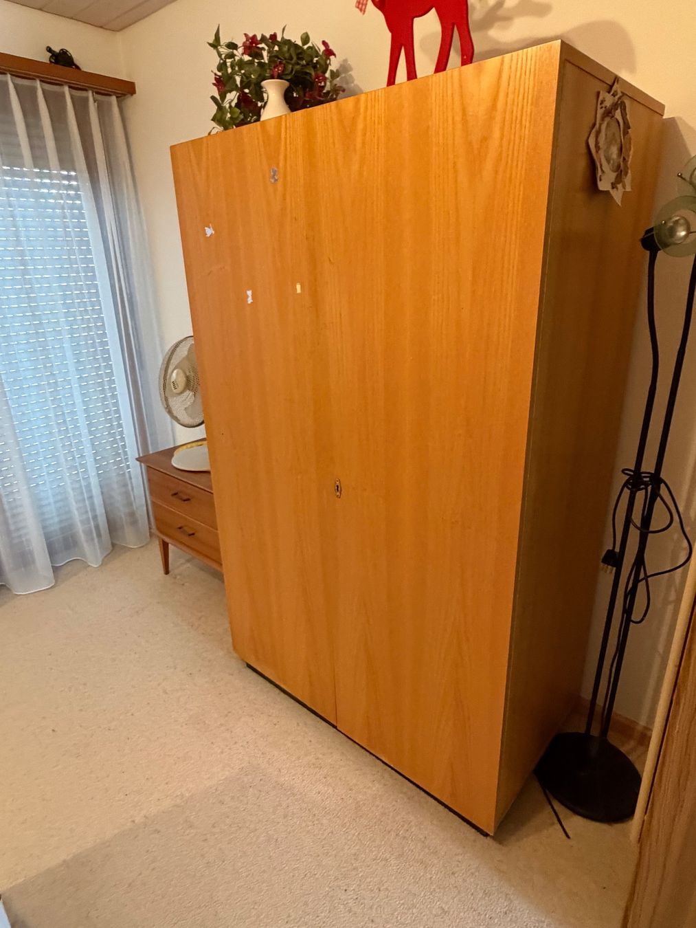 Armoires: HOLZSCHRANK – D'occasion à Therwil par NK99