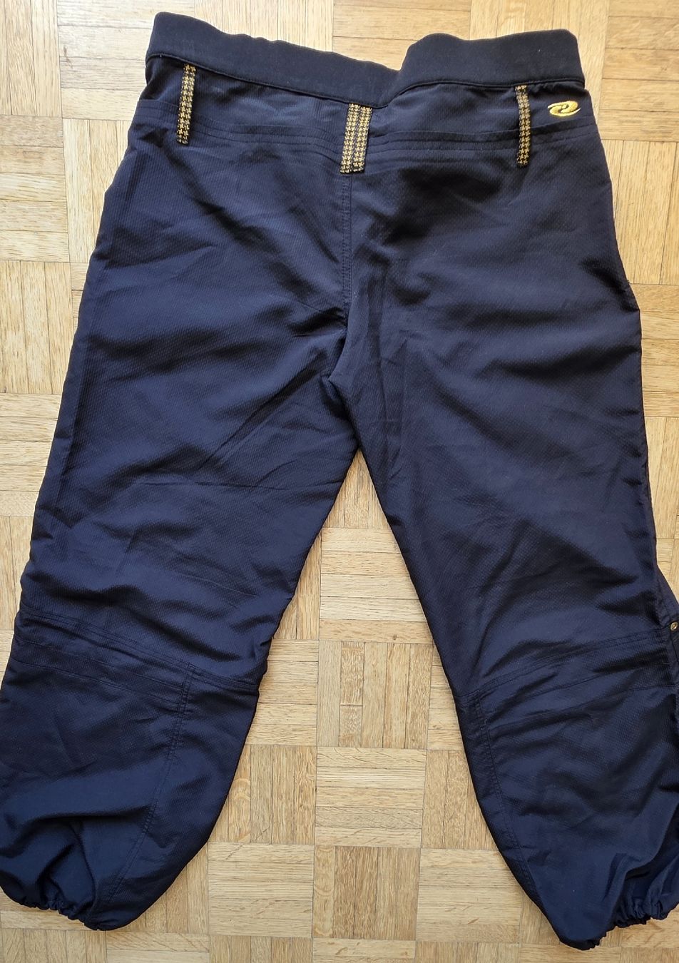 Pantaloni: Pantalon noir Taille S – Usato da Yverdon-les-Bains venduto da van_dq65 2