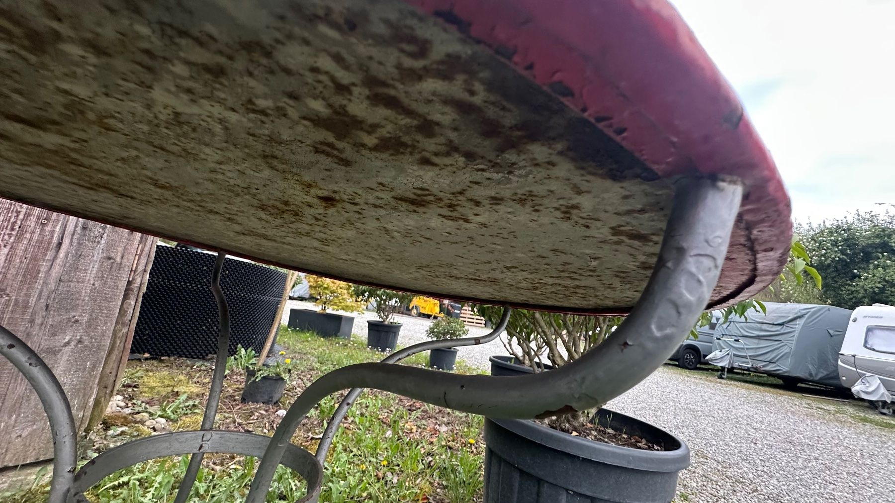 Tavoli: Runder Gartentisch, Metall rot – Usato da Otelfingen venduto da Yossi-68 4