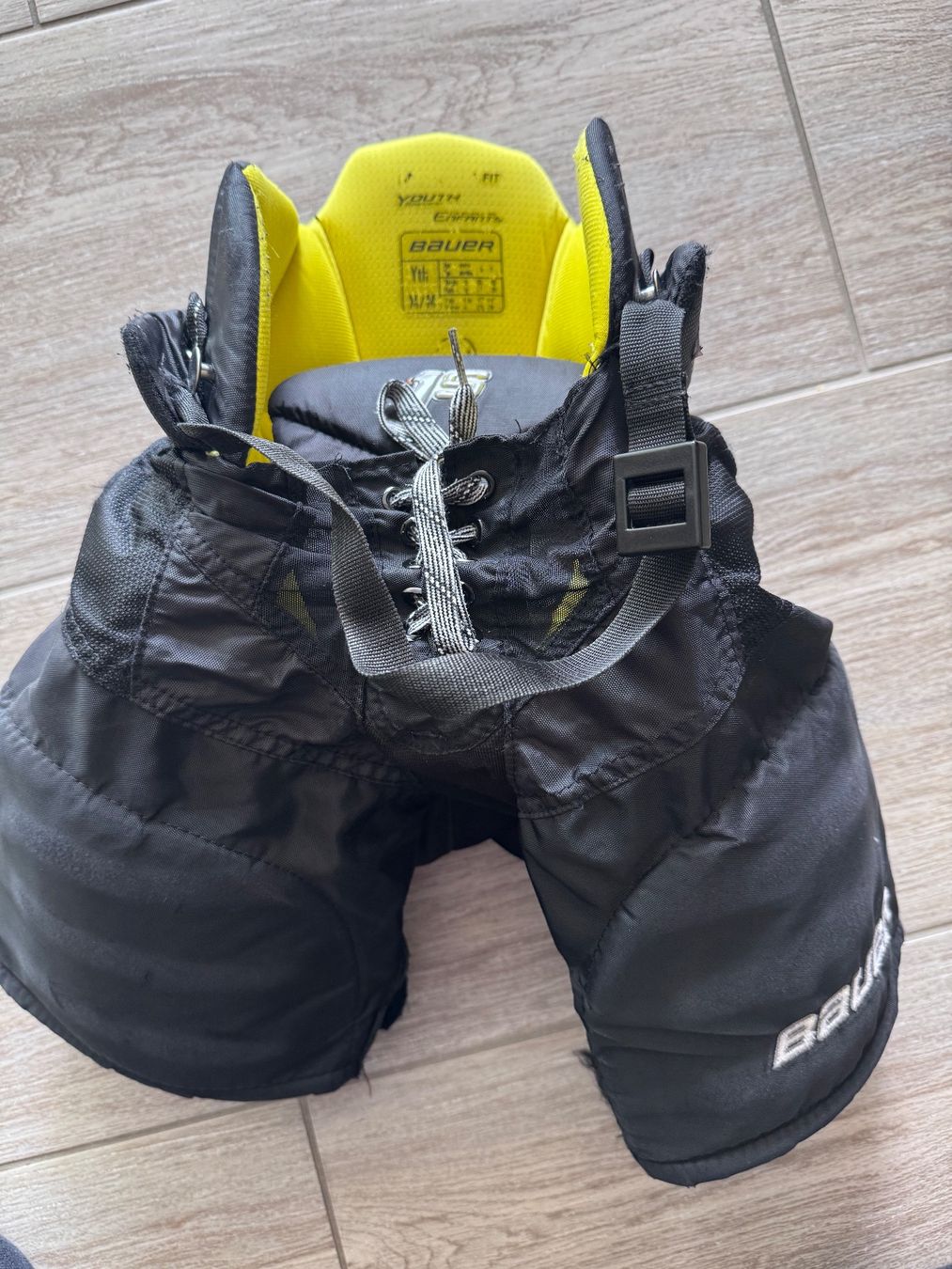 Protezioni & Imbottiture: Bauer Supreme Youth M Hose – Usato da Lanzenhäusern venduto da LailaJoss85