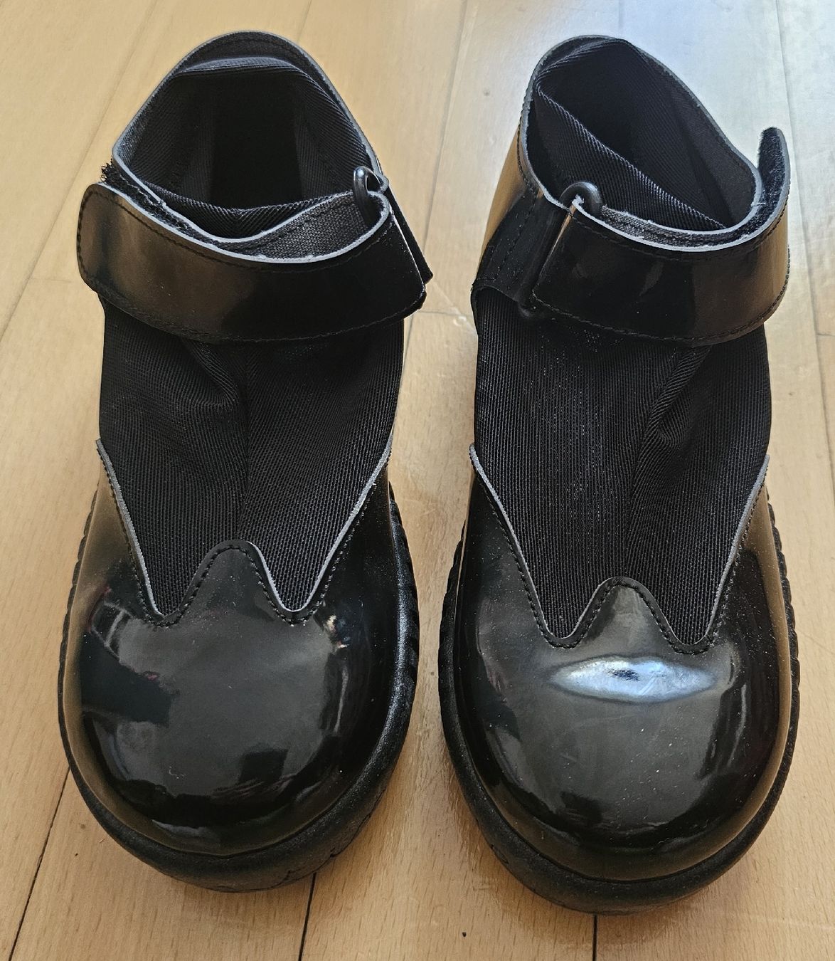 Scarpe da donna: Schwarze Ghostin Pierre Girod Lack Schuhe, Grösse 33 – Usato da Basel venduto da Sinibini86