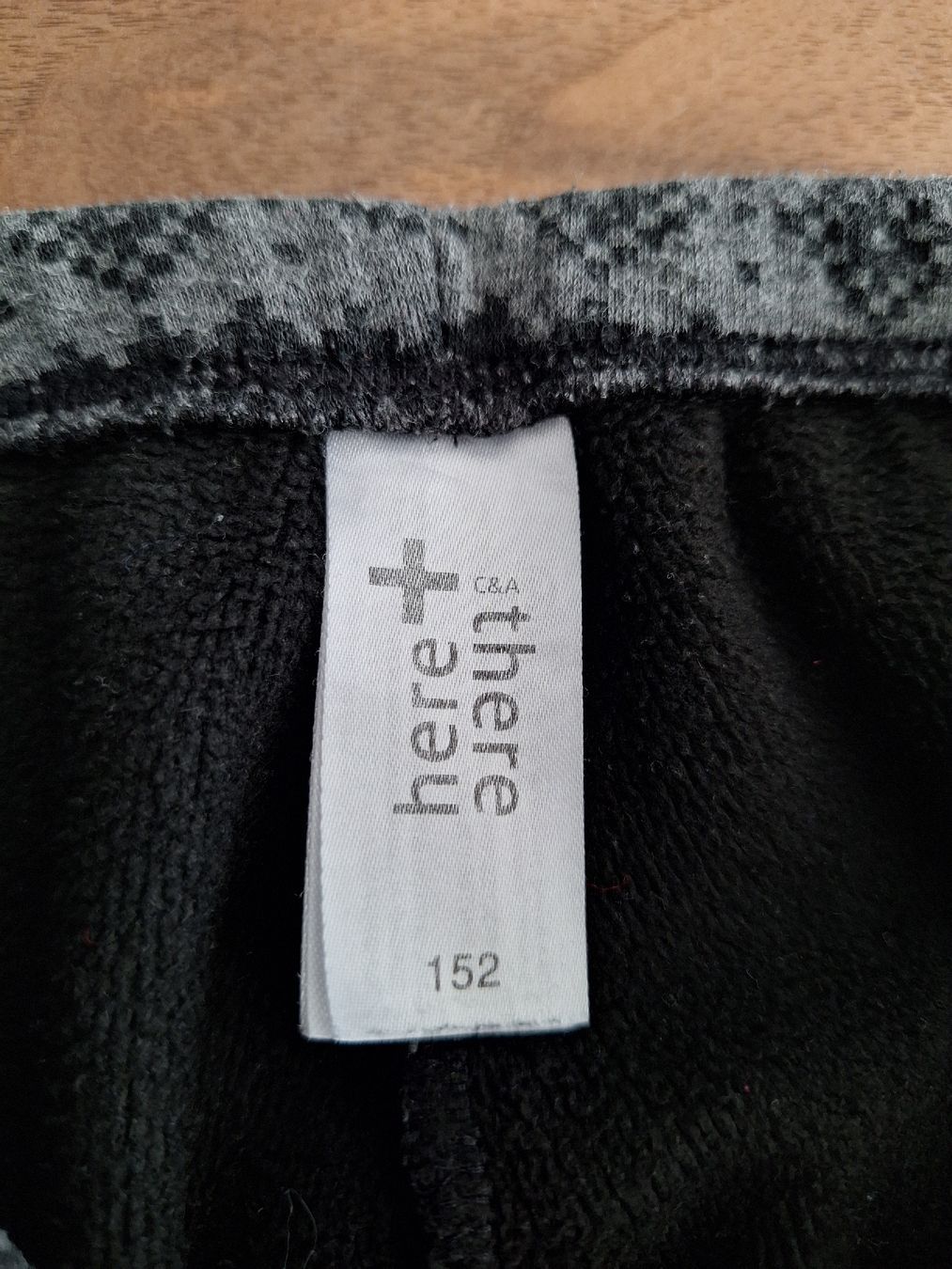 Lotti & Set di vestiti: Kleiderpaket 03 (5 Trainerhosen / Launchware) – Usato da Affeltrangen venduto da Salz-Pfeffer 9