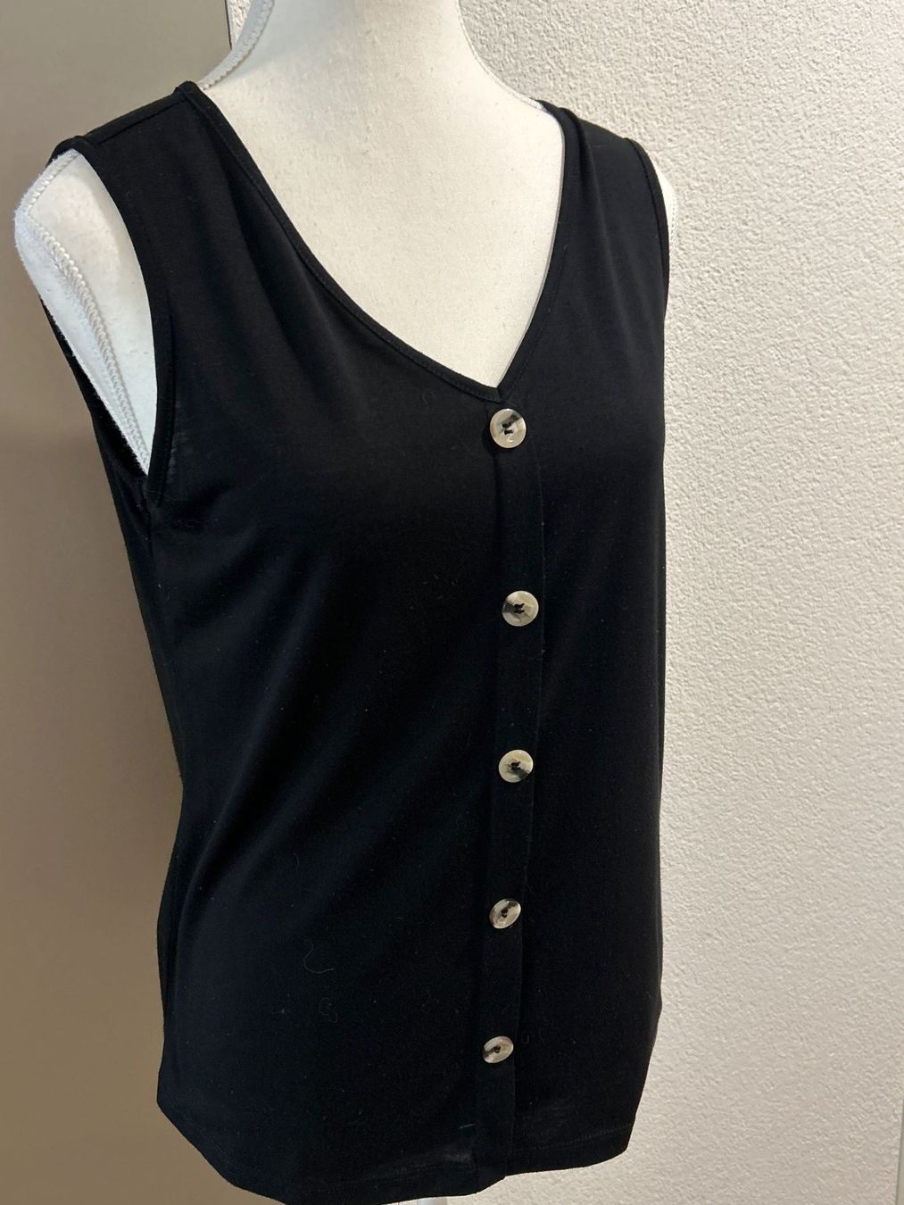 Top: Damen Top schwarz mit V - Ausschnitt – Usato da Brunnen venduto da Nala2929 1