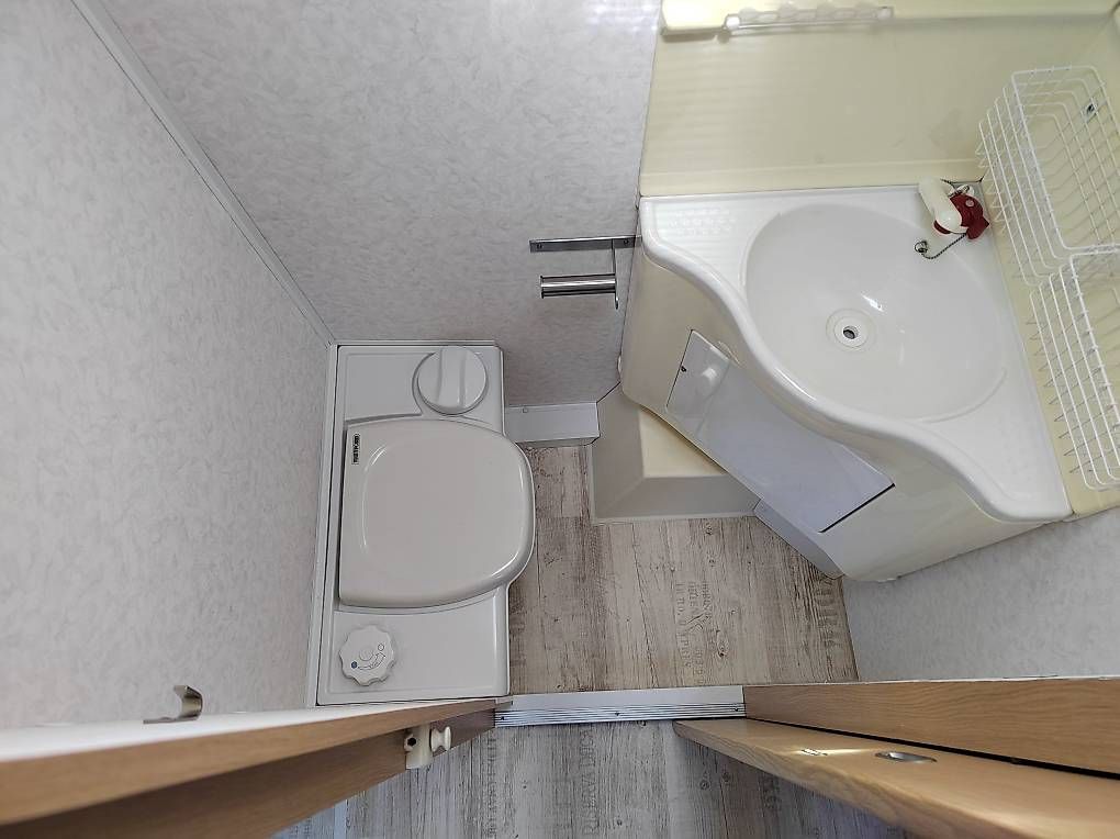 Camping Fahrzeuge: Wohnwagen Chateau Cantara 430 / 4 Plätzer – Gebraucht aus Tägerwilen von rhol 4