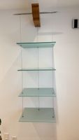 2 Wandregale aus Holz und Glas