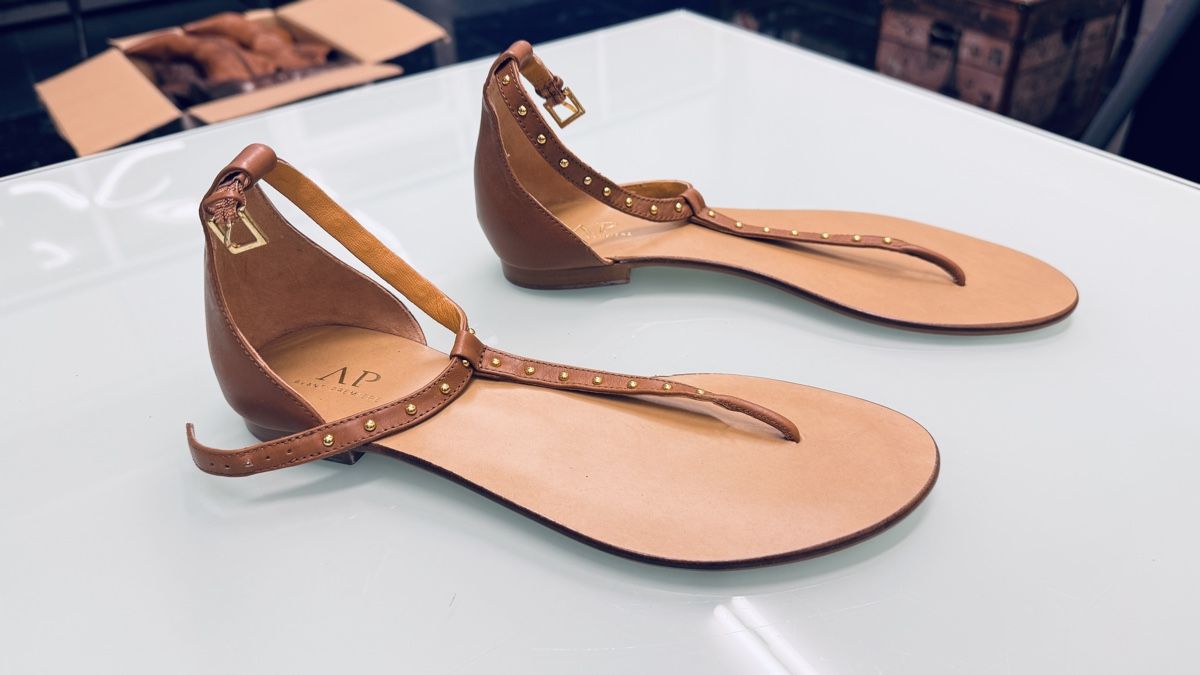 Scarpe da donna: Sandalen, echt Leder Grösse 39 neu – Nuovo (secondo la descrizione) da Fällanden venduto da Limousinenswiss