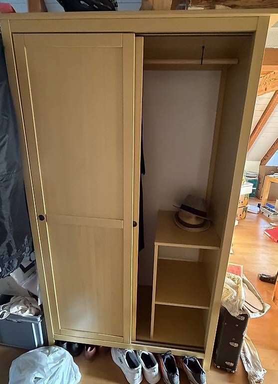 Armadi: Holz Schiebetürschrank Ikea – Usato da Münchenstein venduto da femke_lammers 3