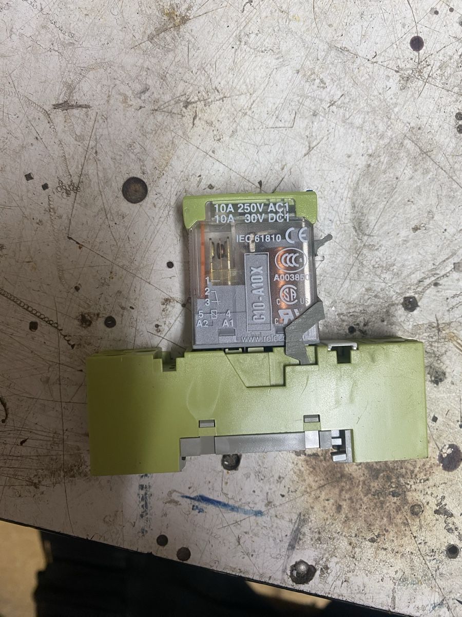Componenti elettronici: Comat Relais 24V DC 1 Wechsler C10-A10X – Usato da Oberbuchsiten venduto da DjComix 1