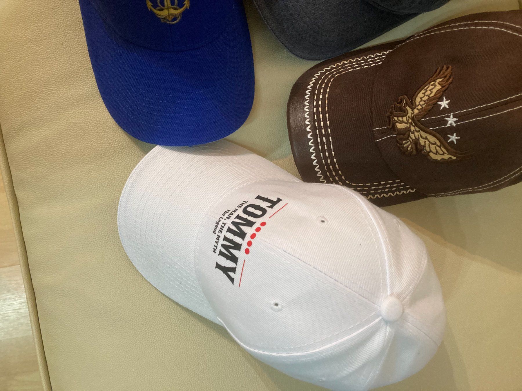 Copricapi, berretti & cappellini: Lot de casquettes – Usato da Cheseaux-Lausanne venduto da Vente_Pro 2