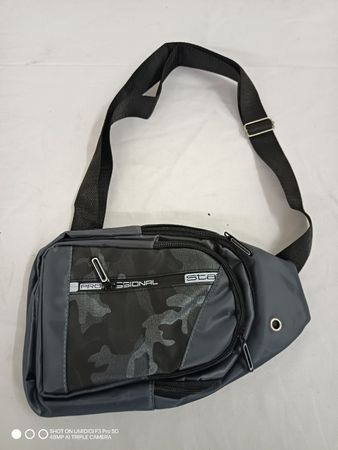 Umhängetasche / Brusttasche — Grau mit Tarnmuster, neu!