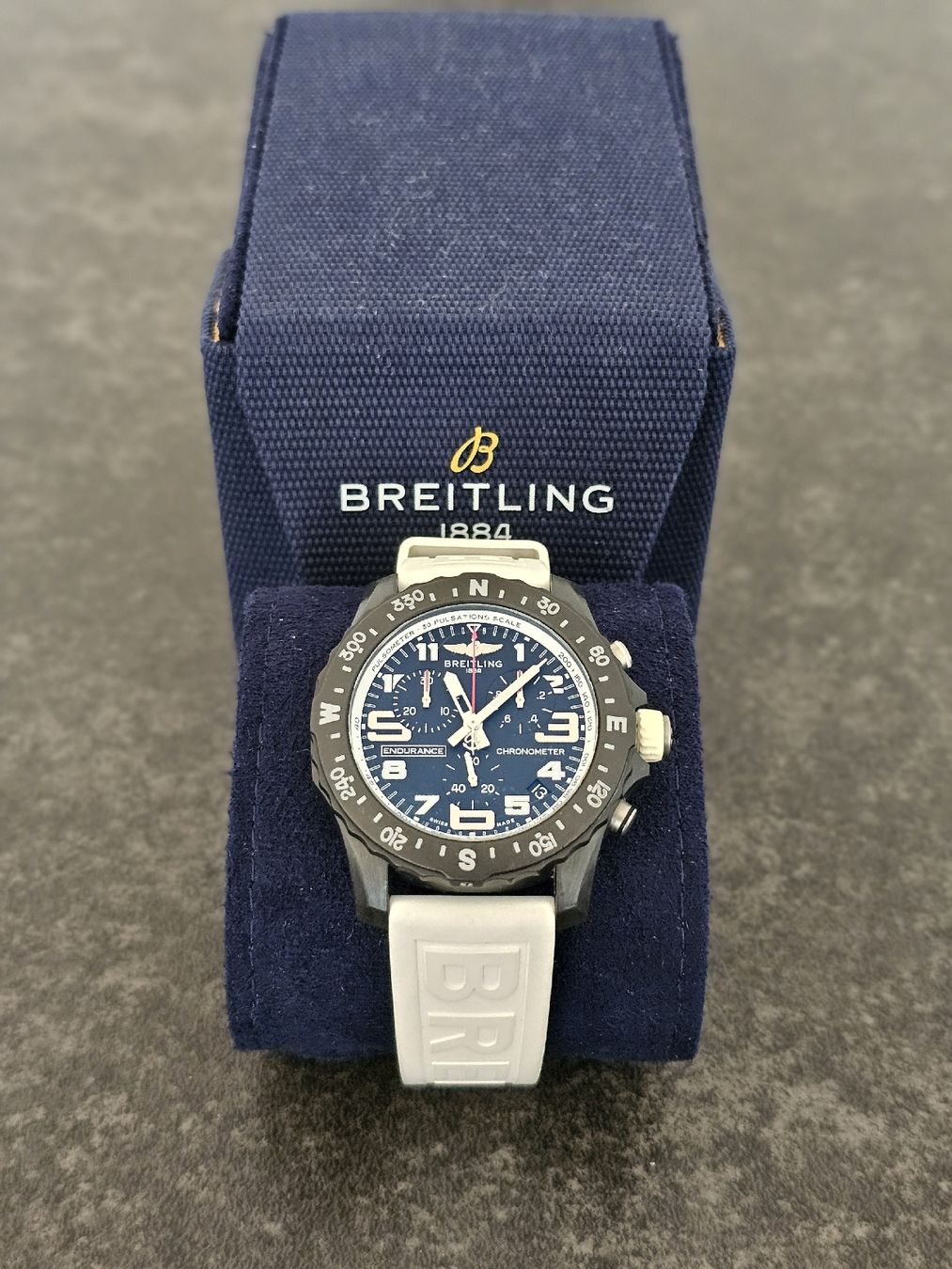 Breitling Montres: BREITLING Endurance Pro 44mm White - Full Set – D'occasion à Emmenbrücke par The.Vision