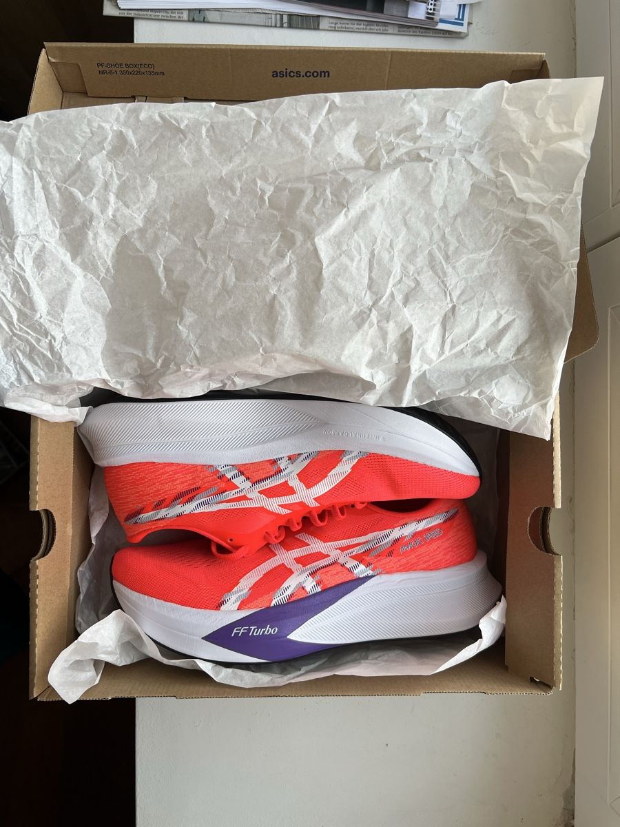 Asics Scarpe da uomo: Asics Magic Speed 4, Grösse 45, neuwertig, Originalverpackun – Nuovo e nell'imballaggio originale da Opfikon venduto da den_g2m2 4