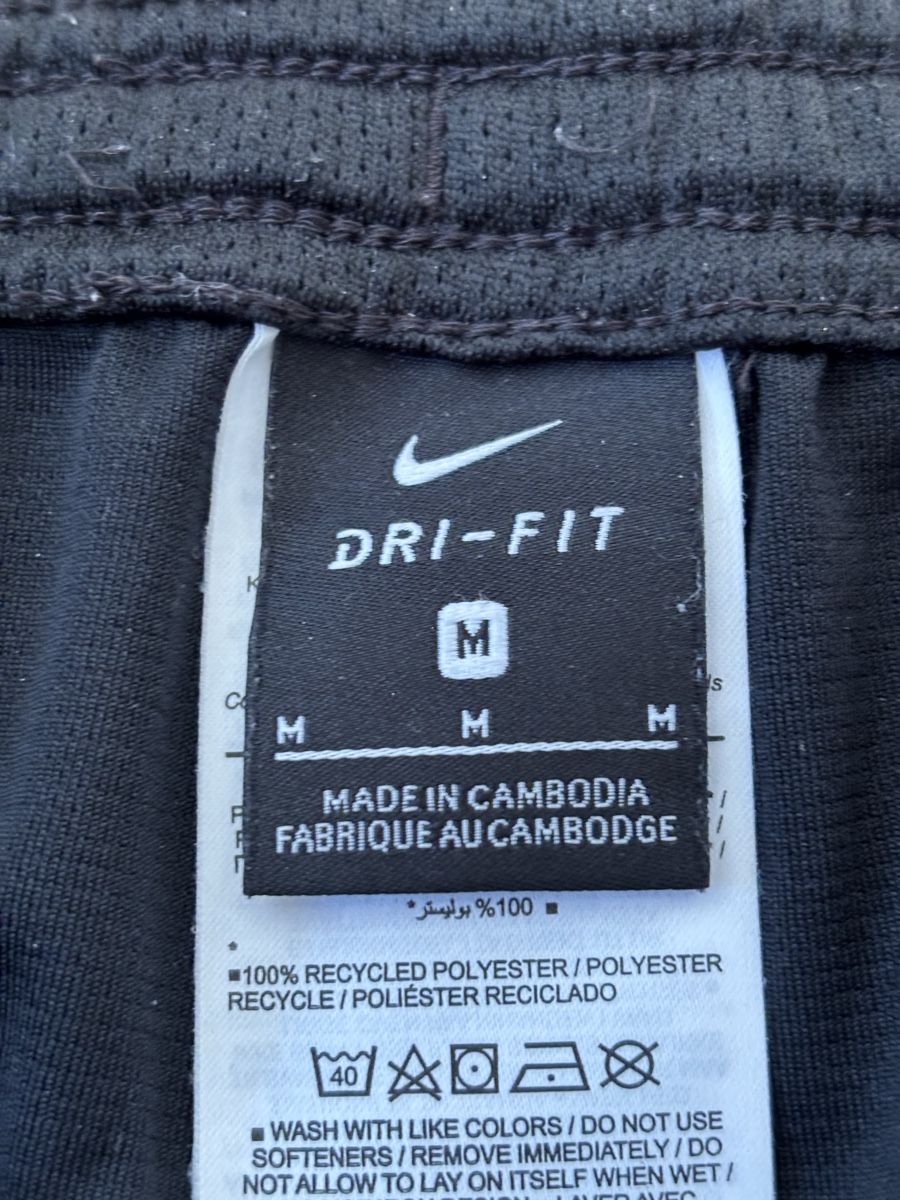 Nike Pantaloni: Short Nike dryfit M schwarz  – Usato da Fribourg venduto da dafral 1