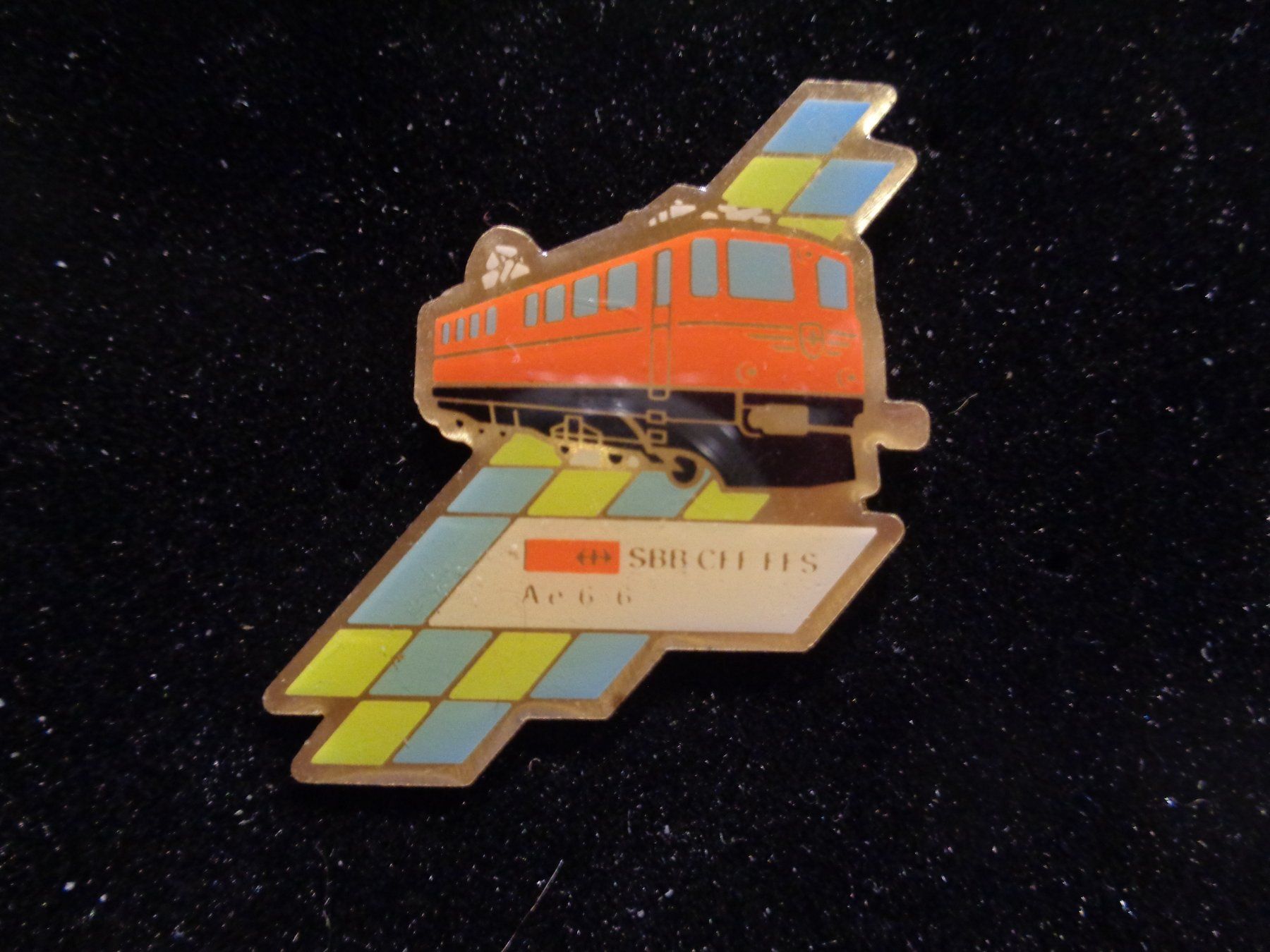 SBB/CFF/FFS Placchette & Badge: Pin Lokomotive – Usato da Birsfelden venduto da Albatros55