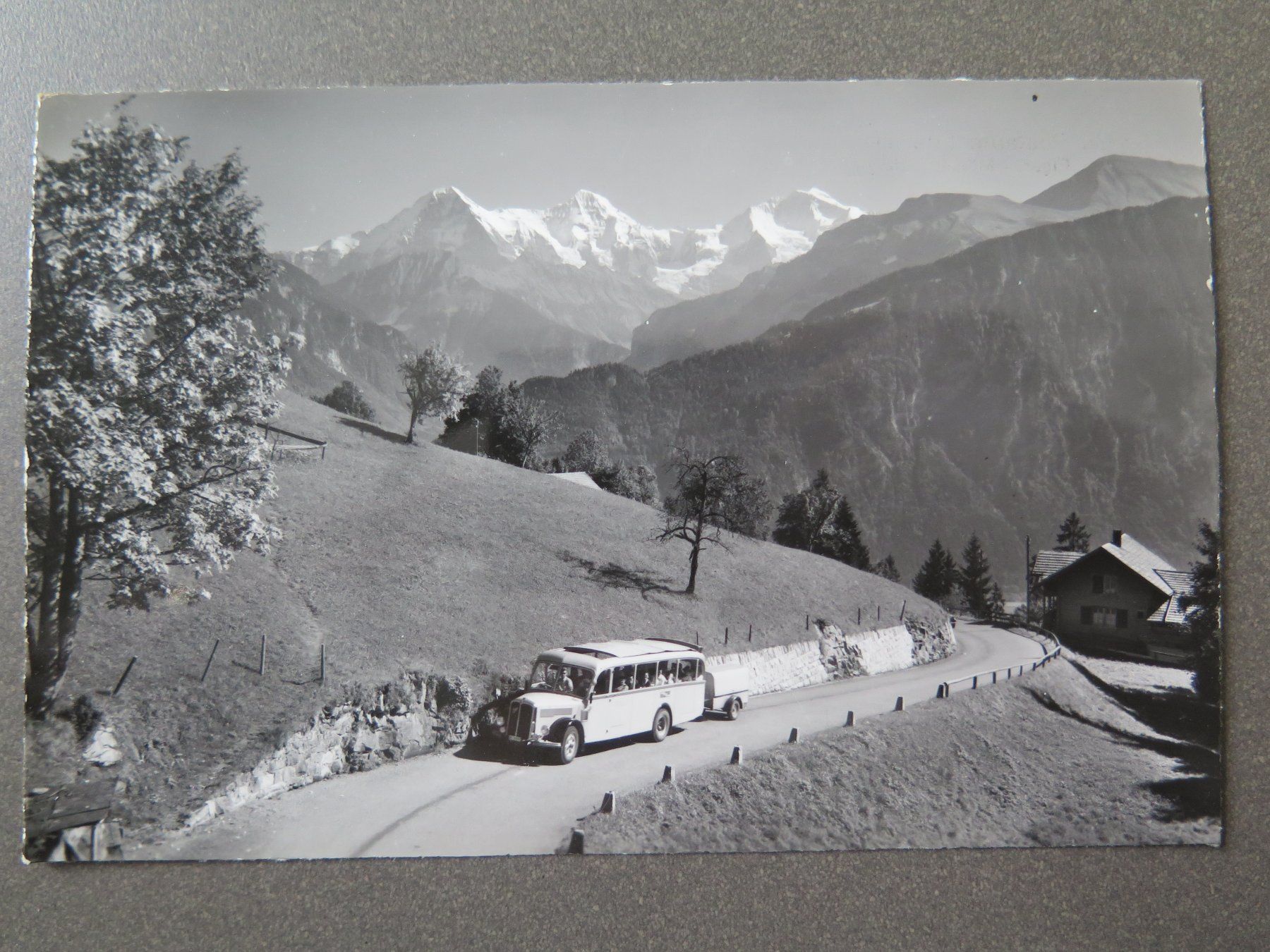 Cartes postales: INTERLAKEN-BEATENBERG - SAURER-POSTAUTO - SCHNAUZENPOSTAUTO – D'occasion à Wittenbach par lipasal
