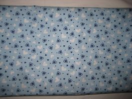Baumwollstoff hellblau mit weissen und blauen Herzli