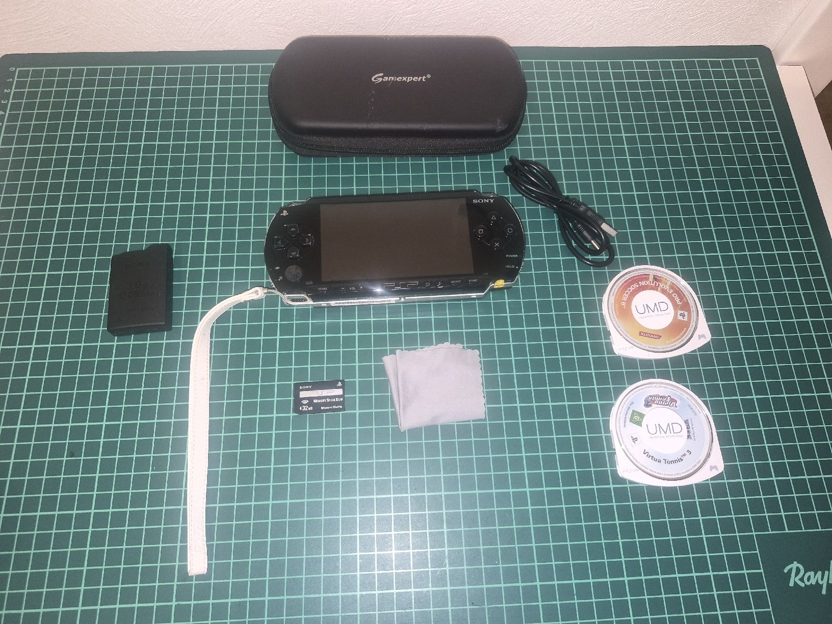 Sony Consoles: Sony PSP 1004 Black  Console Bundle - Great Condition! – D'occasion à Meyrin par Retro-GZ