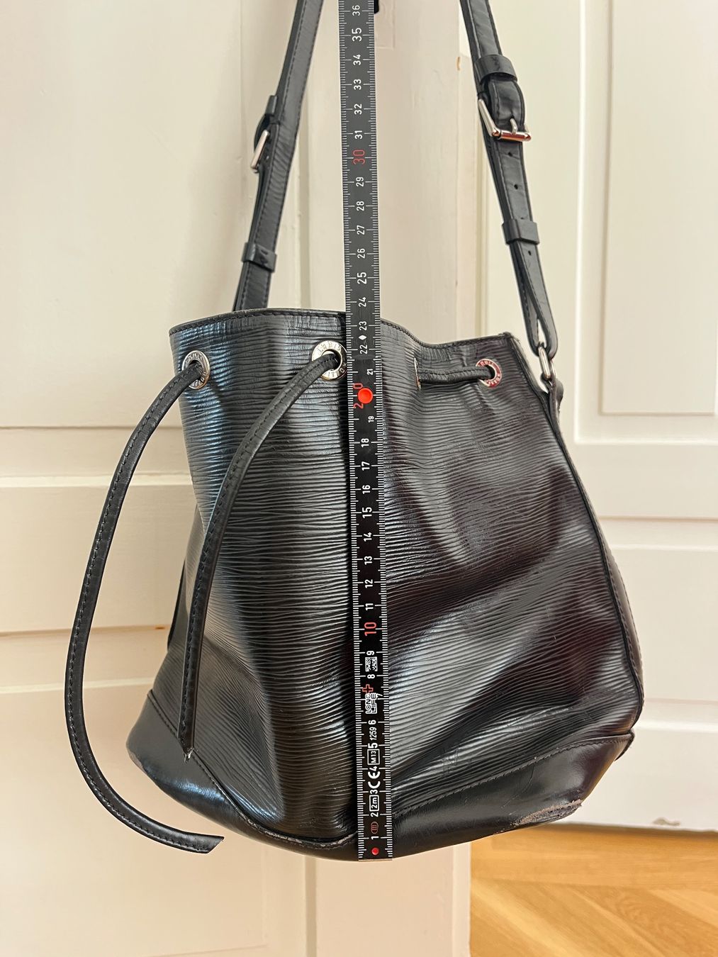Louis Vuitton Borse da donna: Louis Vuitton Petit Noé Epi Black Bag – Usato da Zürich venduto da bretxo 8