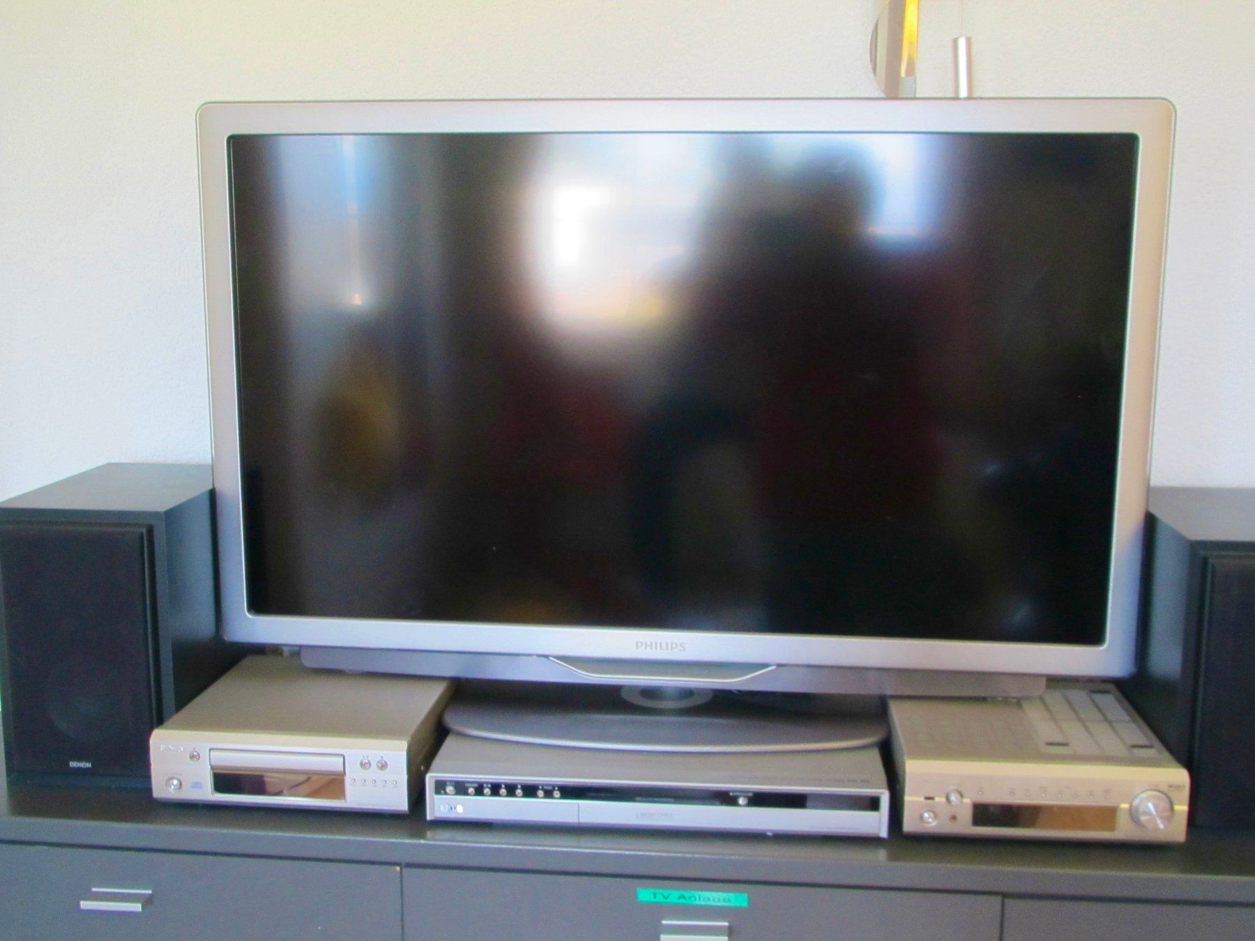 Philips Televisori: INSTALLATION DE TELEVISION PHILIPS COMPLETE – Usato da Murten venduto da Selliot