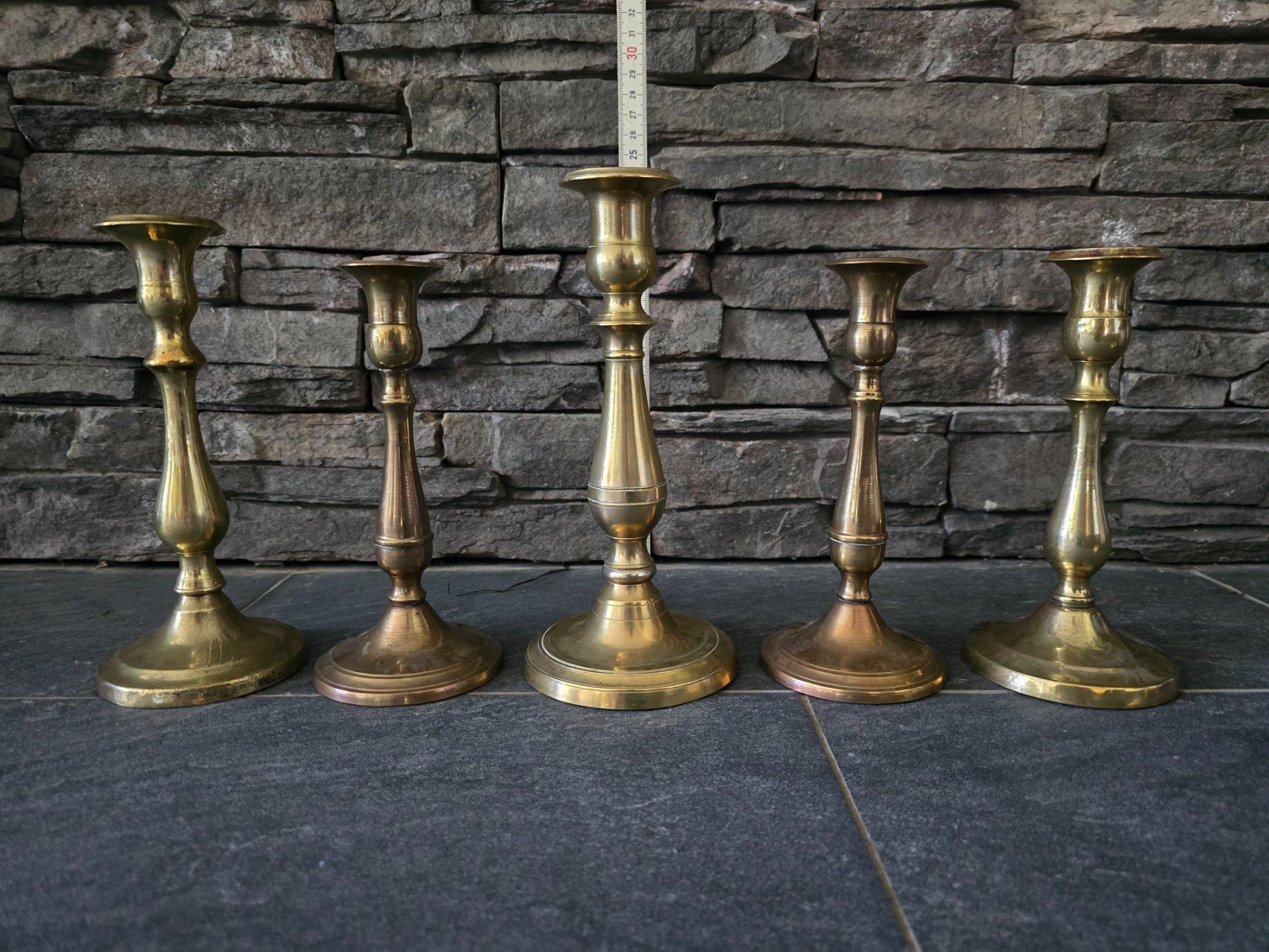 Portacandele: Kerzenständer Messing konisch, 5er Set – Usato da St. Gallen venduto da chrisoletto 1