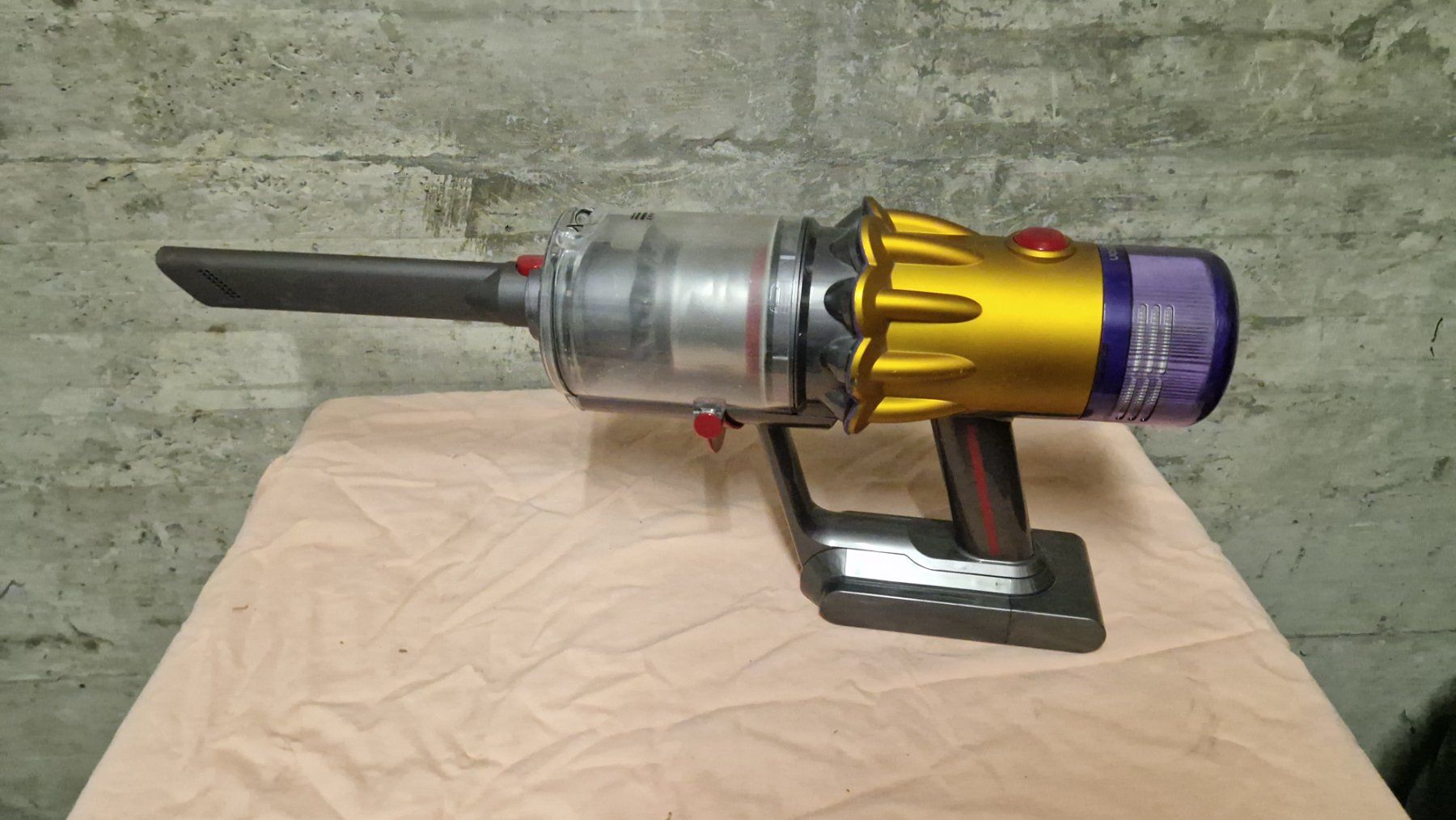 Dyson Staubsauger & Zubehör: Staubsauger Dyson V12 Slim Absolute – Gebraucht aus Dübendorf von 402765513