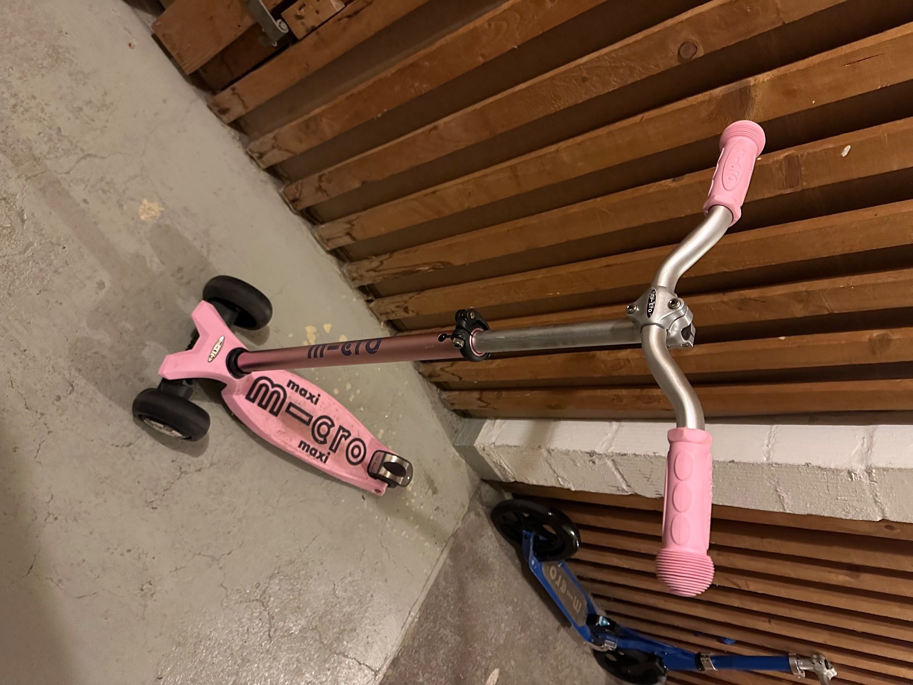Micro Veicoli per bambini: Gebrauchter Micro Maxi Scooter, rosa, Top Zustand! – Usato da Horgen venduto da Tayfun04 2