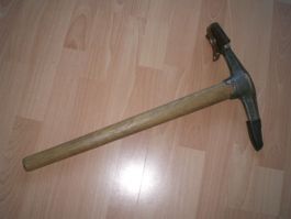 Pickel Schweizer Militär mit Klingenschutz aus Leder