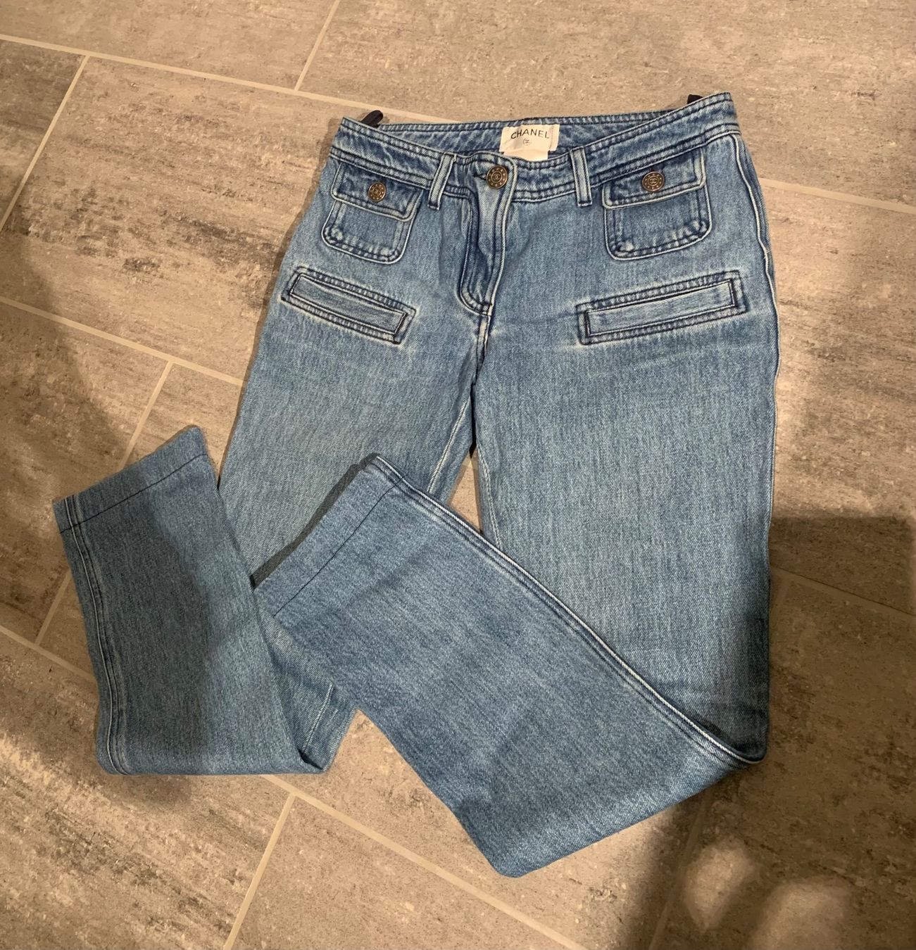 Chanel Jeans: Jeans Chanel Hose – Usato da Zell LU venduto da AliAli24 2